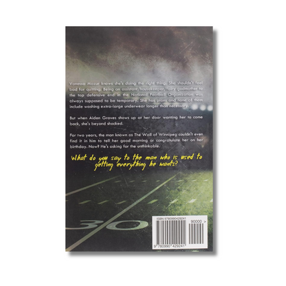 The Wall of Winnipeg and Me By Mariana Zapata (Paperback)